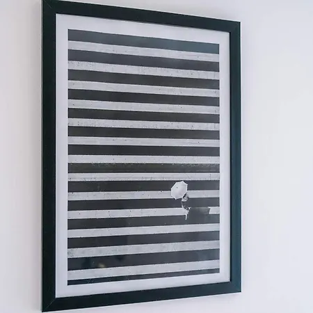 Apartment Large 2 Bedroom With Balcony By Host A