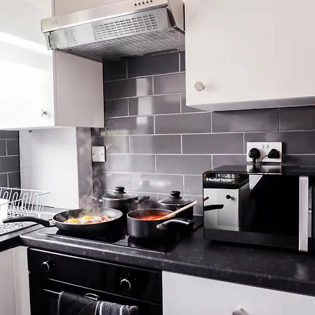 Spacious 3Br Weekend Getaway Home Near Etihad And Coop Live - Free Parking! *