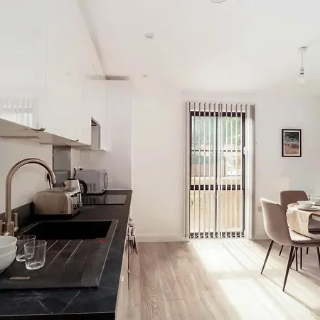 Contemporary 2bed Near Etihad Daire