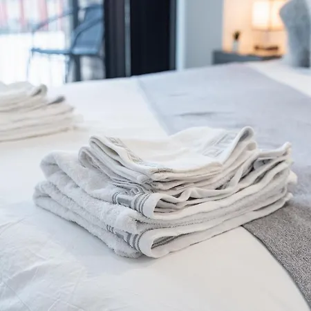 Luxury 2 Bed Apartment, With A Balcony & Canal View In Centre!