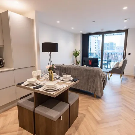 Luxury 2 Bed Apartment, With A Balcony & Canal View In Centre! Apartamento *