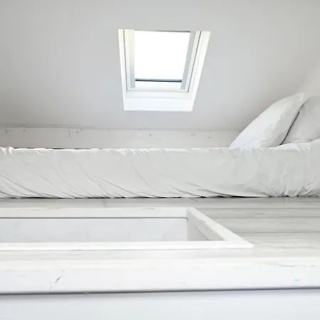 Cosy - 15 Mins Drive To *