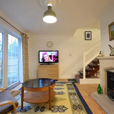 בית נופש Cosy 2bdr House With Driveway Near