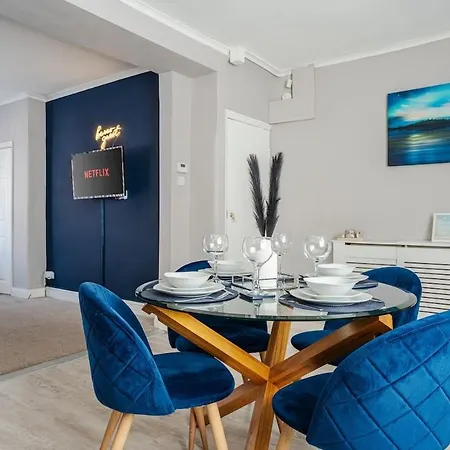 Stunning 2br House In Near Etihad And Coop Arena