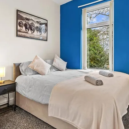 Contractor House - Fast Wifi - Sleeps 7! Hébergement de vacances Manchester