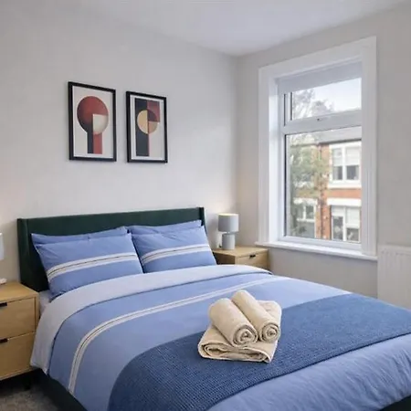 Home, Sleeps 6, Contractor Friendly, Free Parking 度假居