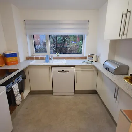 Cosy 2bdr House With Driveway Near בית נופש