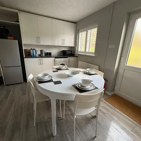 Holiday home Contractor-friendly In Manchester, Parking, Wifi