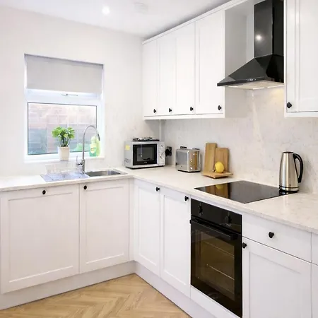 Home, Sleeps 6, Contractor Friendly, Free Parking Prázdninový dům