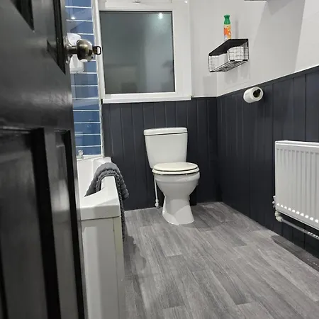 Spacious 3Br House Free Parking 10 Mins To City Mánchester