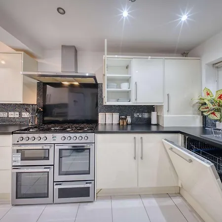 Modern 3br Sleeps 7 Parking *