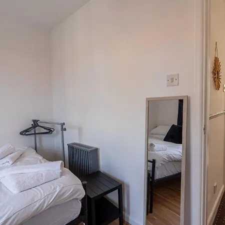 2br House Contractors Parking Wifi * Manchester