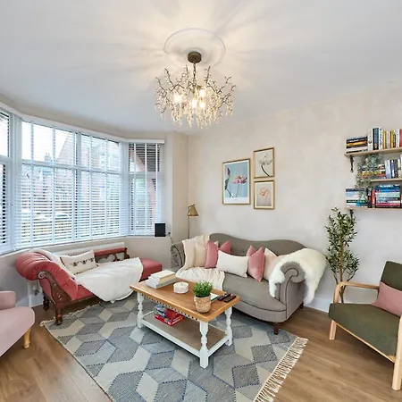 Stylish 4 Bed In Old Trafford Next To Mufc Manchester