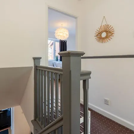 2br House Contractors Parking Wifi