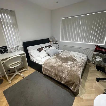 Modern Double Near Centre * Manchester