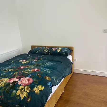 Konukevi Princess Shahzadi Manchester