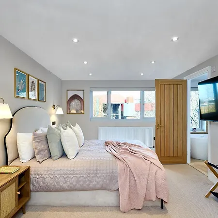 Stylish 4 Bed In Old Trafford Next To Mufc Feriehus Manchester