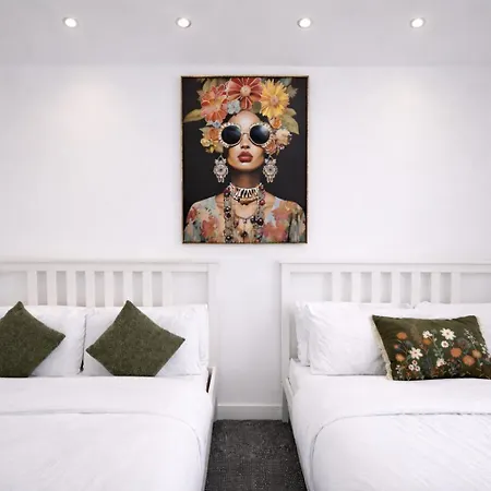 Feriehus Game Zone, Trafford Centre Nearby, Sleeps 8
