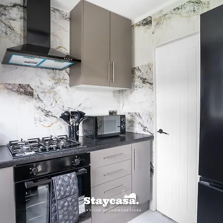 Spacious 4-bed Near Didsbury