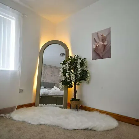 Elegant With Hot Tub Дом отдыха Манчестер