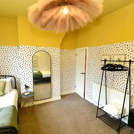 Getaway Bright & Spacious With Parking Mánchester