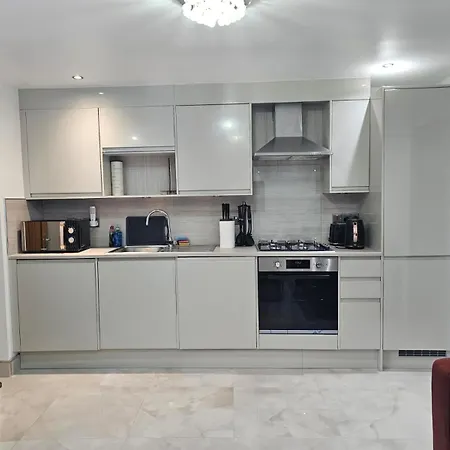 Modern & Bright 3br Near Ctr! בית נופש *