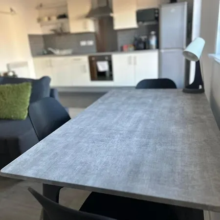 New Private In Shared 2 Bed Flat Delta Point *