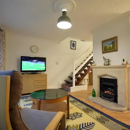בית נופש Cosy 2bdr House With Driveway Near מנצ'סטר