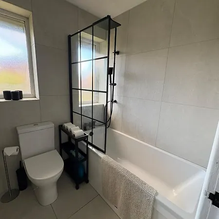 Contractor-friendly In Manchester, Parking, Wifi * Manchester