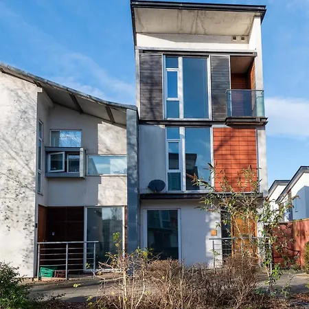 Family 3 Bedroom House By Guestz Feriehus