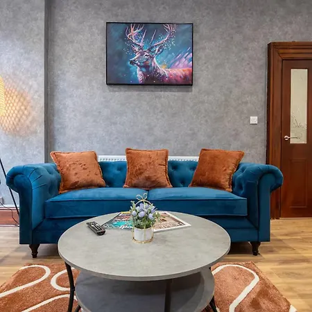 Modern&spacious 4-bedroom Home, Family&contractor Friendly, Сasa de vacaciones *