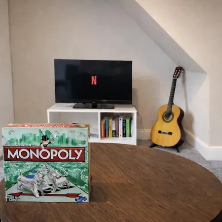 Home, Sleeps 6, Contractor Friendly, Free Parking Prázdninový dům Manchester