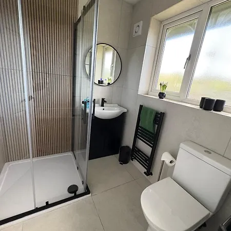 Contractor-friendly In Manchester, Parking, Wifi *