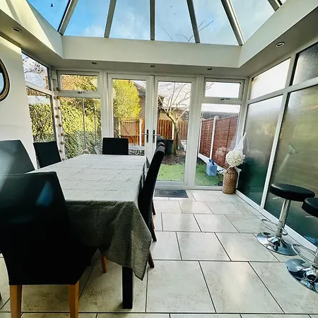 The Oasis - Fast Wi-fi - Private Workspace * Manchester