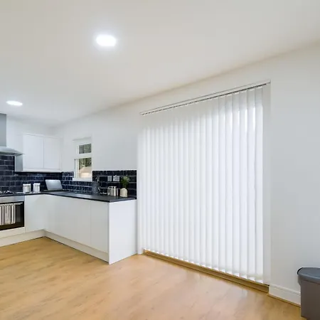 Newly Built 4-bed Semi-detached 2 Baths, Near 펜션 *