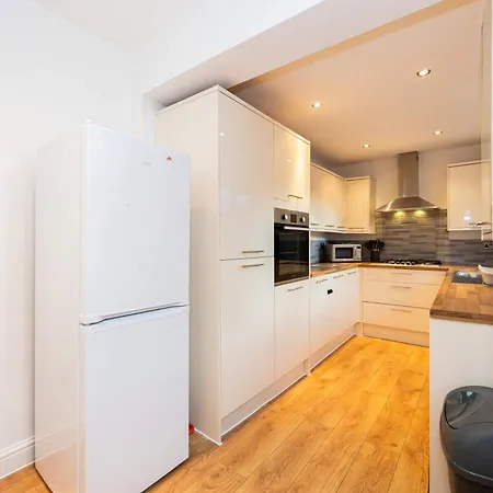 Goulder House- Close To Etihad & M60 *