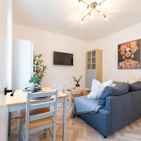 Entire House With Two Self-contained Flats * Манчестер