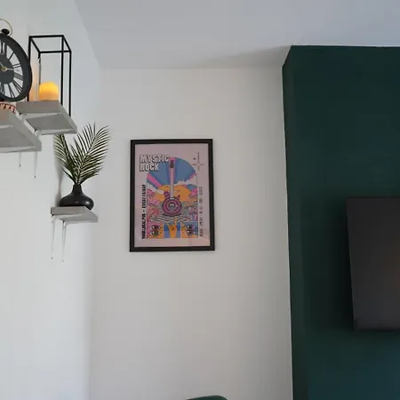 Spacious 3-bedroom Near Centre With Parking * מנצ'סטר