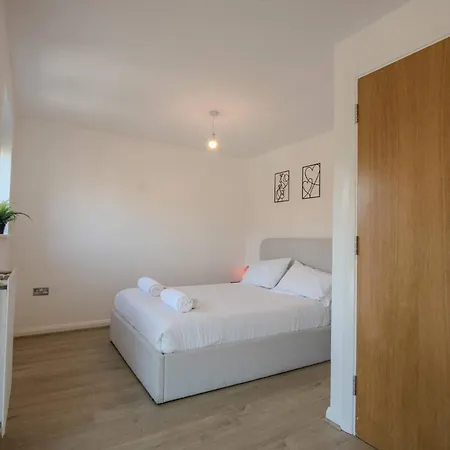 Modern 2-bed In Swinton By Mcpi Hosting, Perfect For Families & Contractors * Манчестер