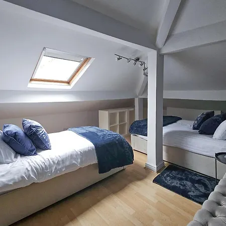 Massive And Stylish 5 Bed House - Sleeps 13 - Free Parking בית נופש מנצ'סטר