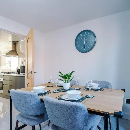 Tatil Evi Pearl Reside - Sleeps 5, Free Parking & 5 Mins Centre *