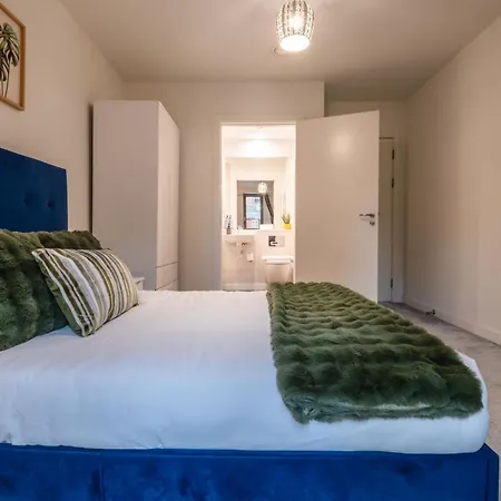 Bright Modern Townhouse With Free Parking *