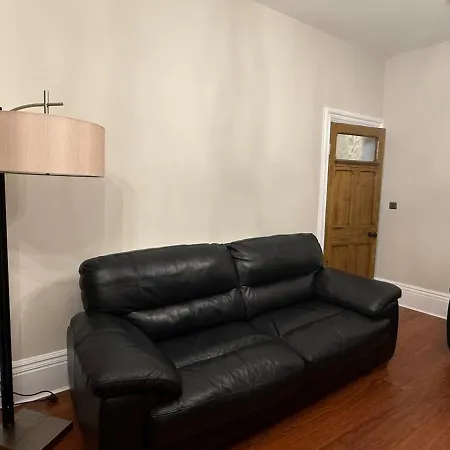 Casa vacanze Large Luxury 4 Bedroom With Parking