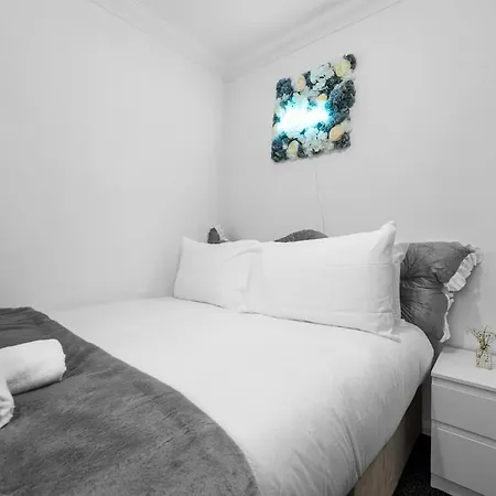 The Vibe & Play Hangout