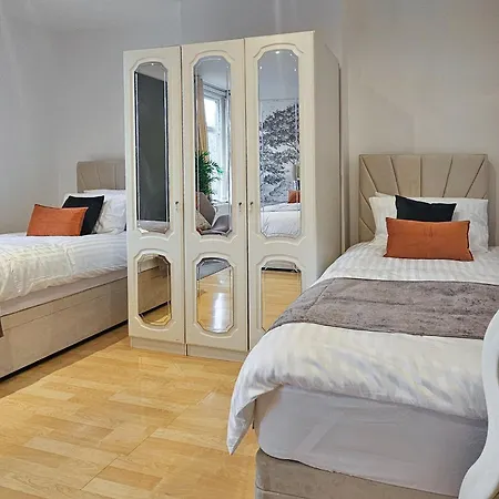 Massive And Stylish 5 Bed House - Sleeps 13 - Free Parking מנצ'סטר