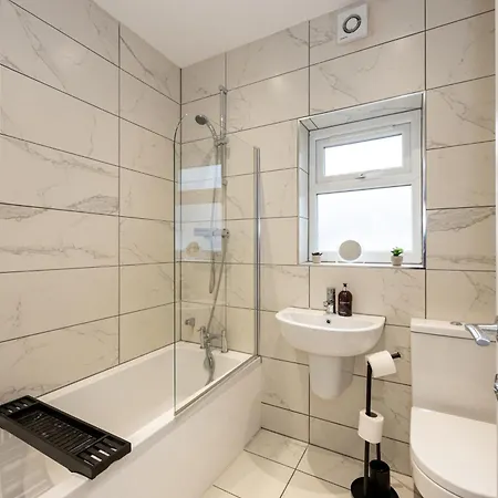 Spacious 4br Perfect For Groups & Contractors Mánchester