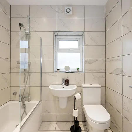 Spacious 4br Perfect For Groups & Contractors *