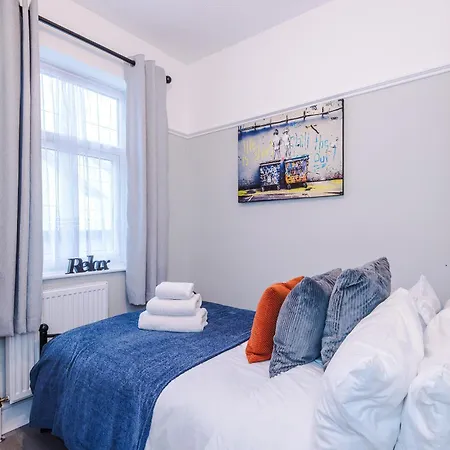 Ideal Group 3br House For 8 Parking Mánchester