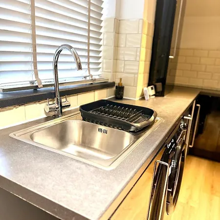 Modern And Comfy 3 Bed Near Etihad And Coop Live Arena Vakantiehuis *