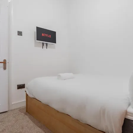 בית נופש Exotic 4bd, Etihad, Coop Arena - Tv In And Outdoor Dining